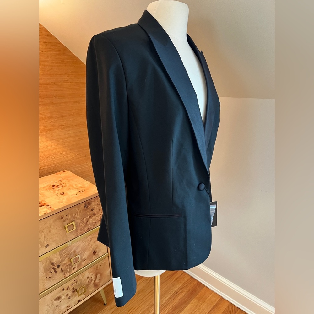 NWT Women’s Tollegno wool and sating Tuxedo Jacket